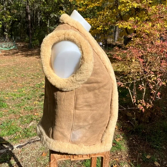 Authentic Sheepskin & Leather Vest - Picture 5 of 11